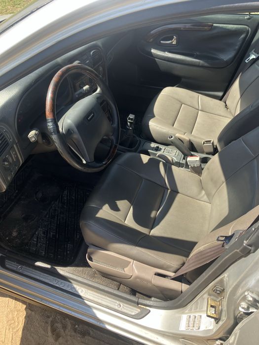 Vendo ou troco por carrinha de caixa fechada