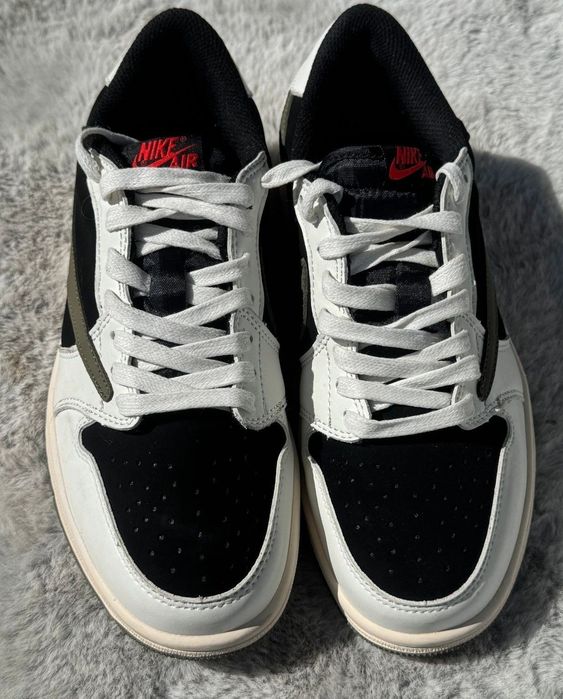 Jordan 1 Travis Scott