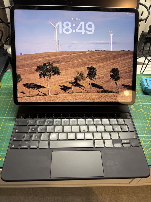 iPad Pro 13” M1 wi-fi cellular LTE z magic Keyboard