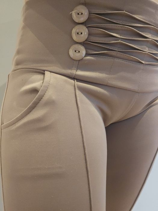 Damskie elastyczny eleganckie legginsy , rozmiar s m
Kolor beżows m