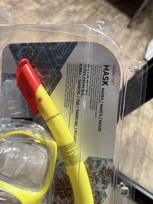 Żółta maska do nurkowania