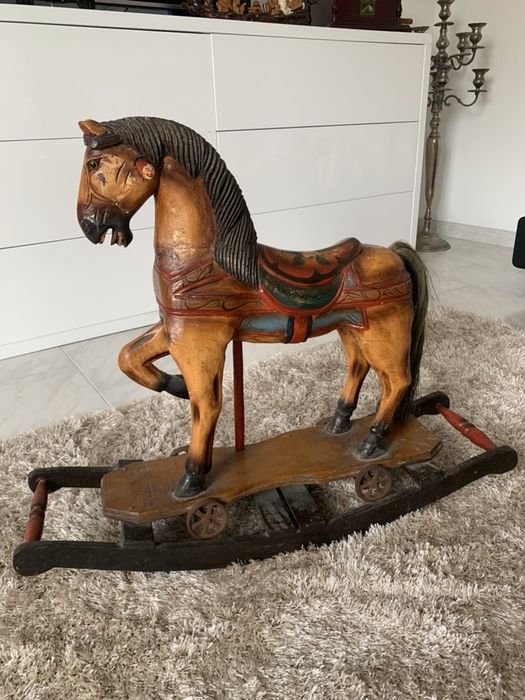 Cavalo de baloiço brinquedo de criança ano de 1920