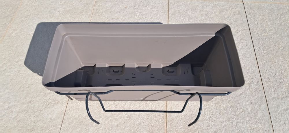 3 caixas de flores com recolho de água  para pendurar o pôr no chão