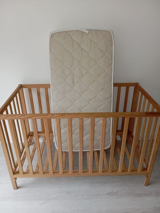 Cama de bebê como nova