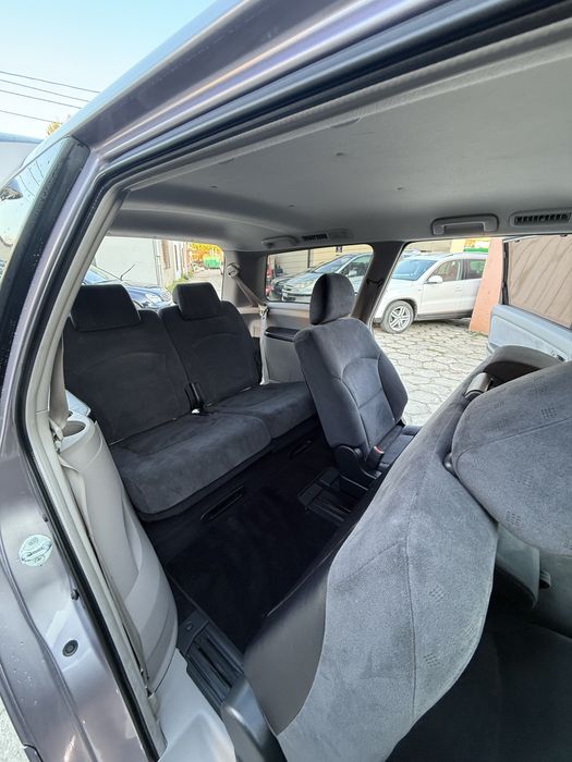 Mitsubibishi Grandis 2.4 maly przebieg