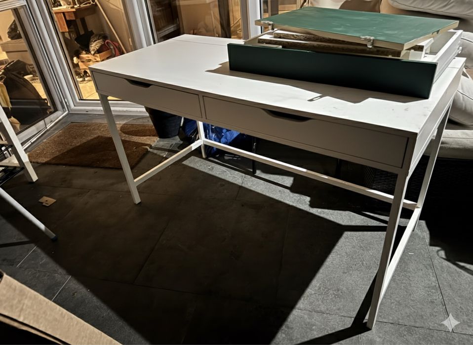 Oddam za darmo dwa biurka