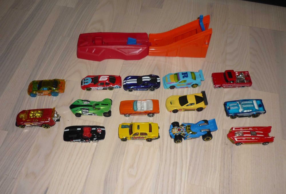 Hot Wheels Wyrzutnia Skocznia + samochody Zestaw