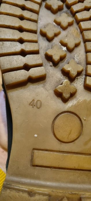 Зимние, кожаные, теплые ботинки.