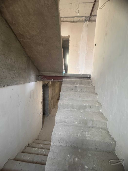 Червоный Хутор ,Центральная улица. 2 этажа, подвал.5 соток