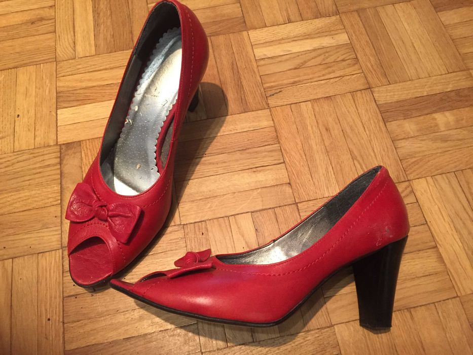 czerwone czółenka, szpilki skórzane 37