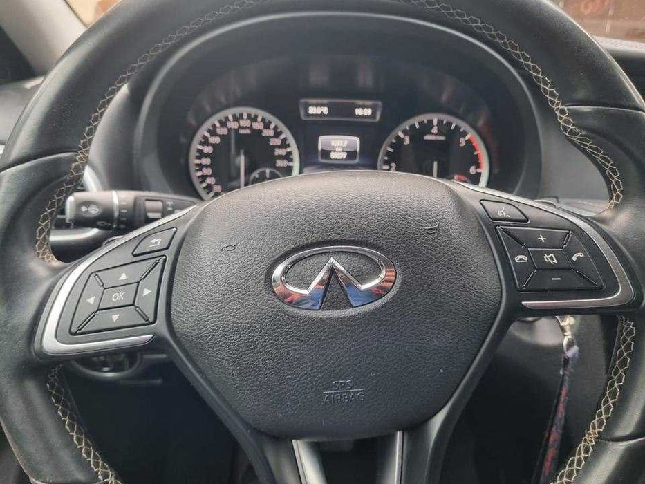 Carro Infiniti Q30 1.5