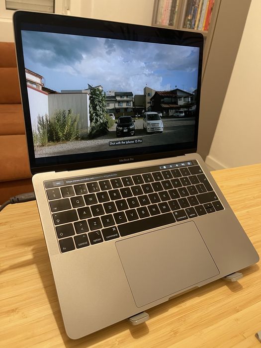 MacBook Pro 2019 - Touch Bar | i5 | 8GB RAM | 128GB SSD