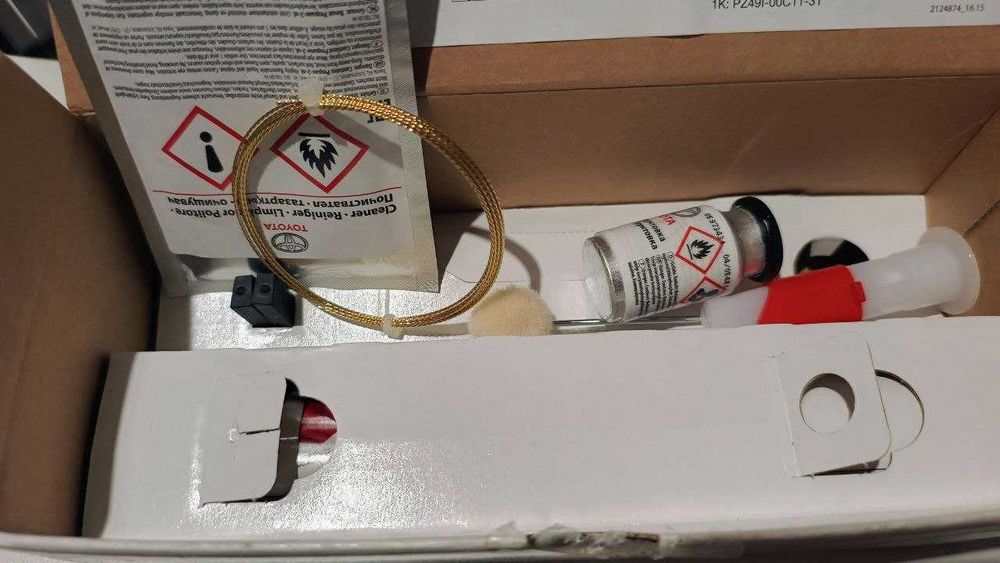 PZ49I00C1131 Toyota Клей-герметик для скла Комплект поклейки скла