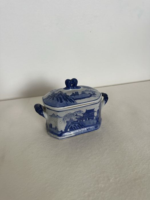 Caixa em ceramica decorativa azul