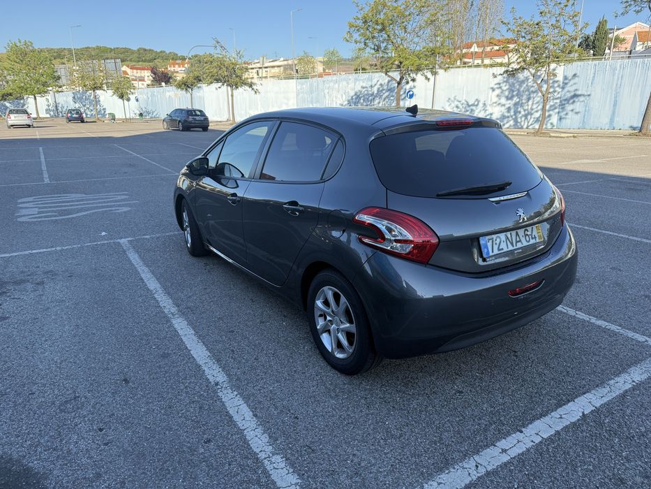 Peugeot 208 Hdi - 2012