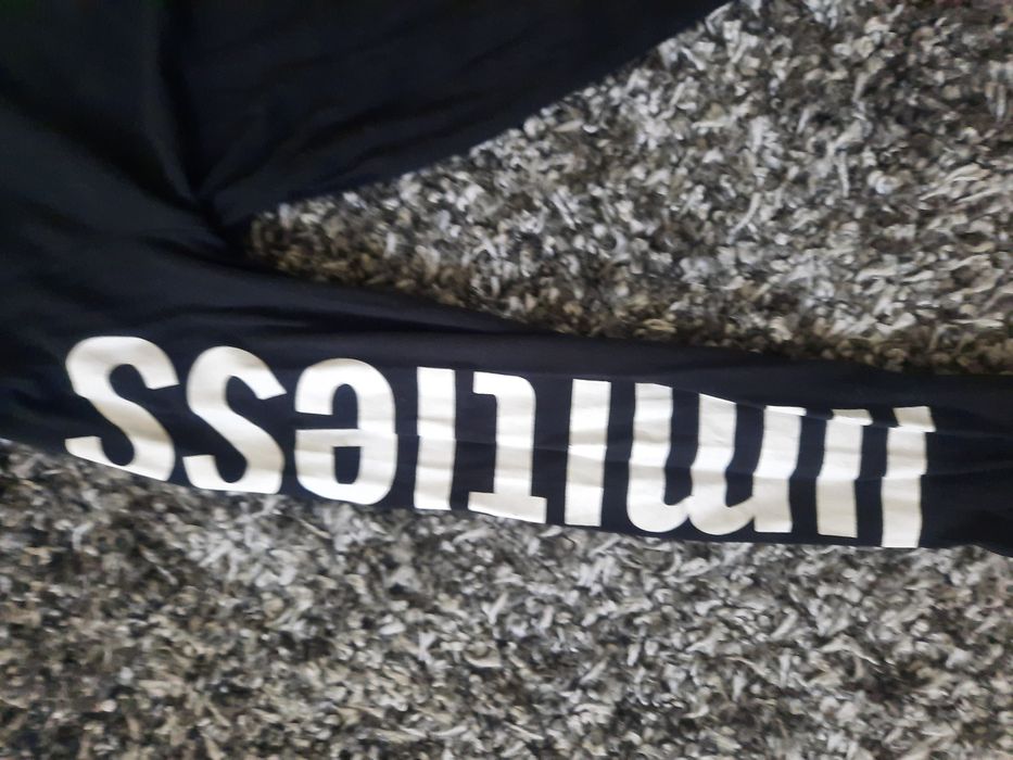 Czarna koszulka basic.