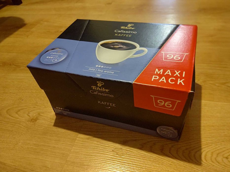 KOMPLET: Ekspres Tchibo Cafissimo CLASSIC + stojak + kapsułki (96szt.)