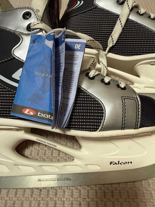 Хокейні ковзани 40р.