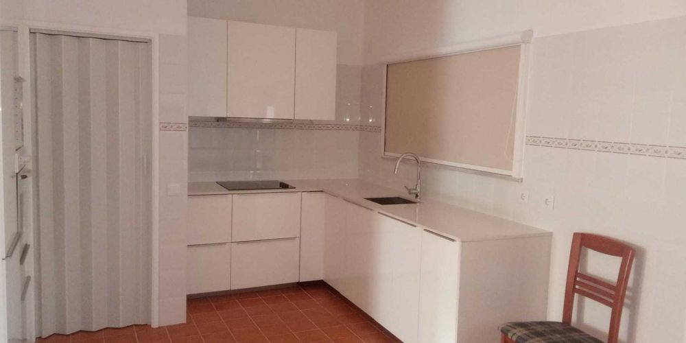 Alvaiazere T2 equipado e parcialmente mobilado