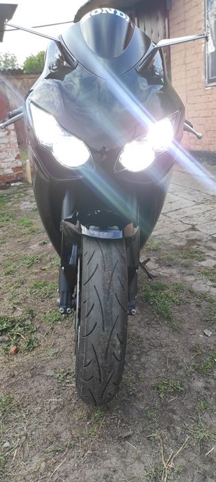 Honda CBR 1000RR Fireblade 2011