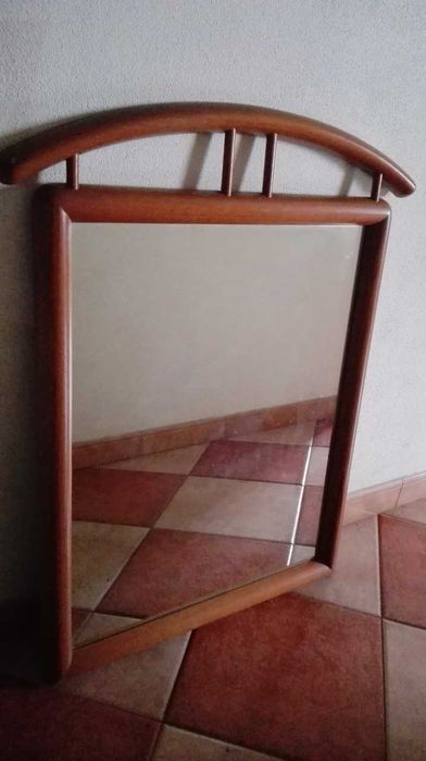 Espelho de madeira