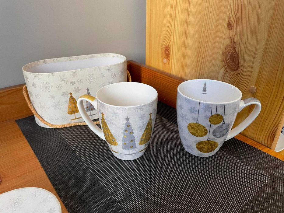 2 Świąteczne kubki , porcelana nowe