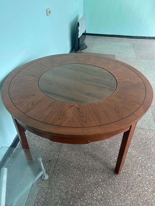 Стол , диаметр 1.3 м