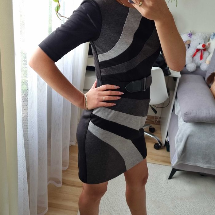 Damska elegancka biurowa sukienka Connected Apparel rozmiar S-małe M