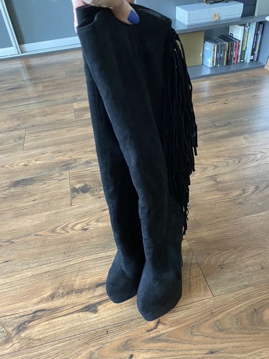 Rewelacyjne kozaki z fredzlami high heels