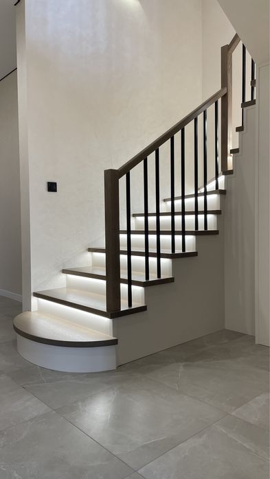 Сходи та перило ясен дуб виготовлення та монтаж