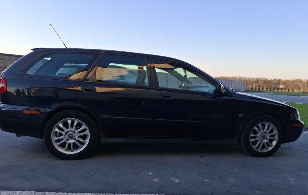 VOLVO V40 1.9 Diesel 115kM