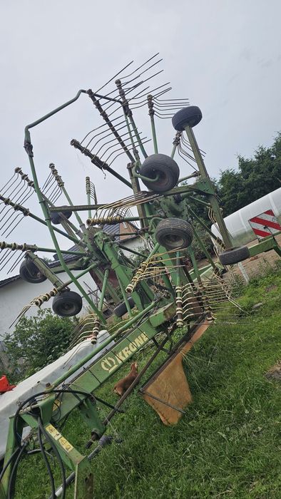 Duża masywna zgrabiarka Krone Swadro 800/26
