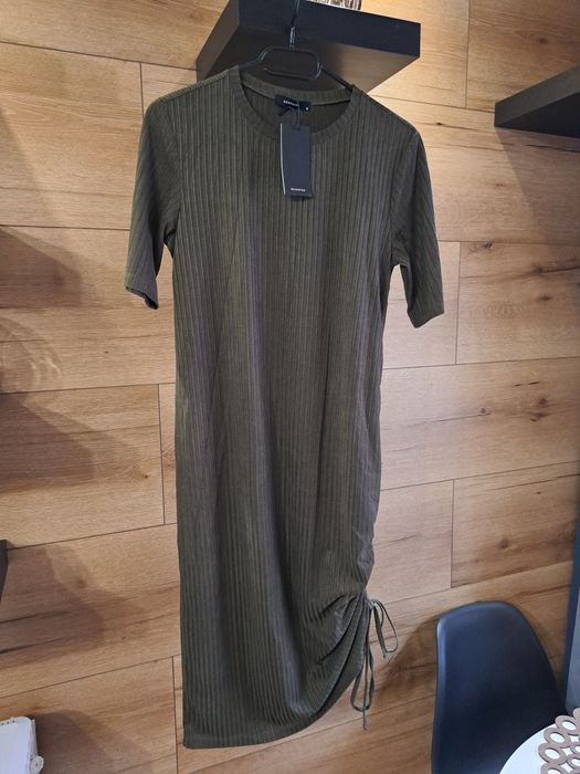 Sukienka Reserved prążkowana nowa