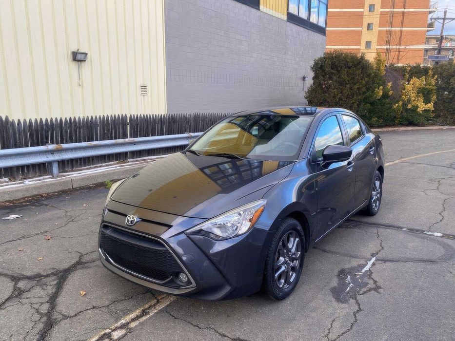 Toyota Yaris LE      2020