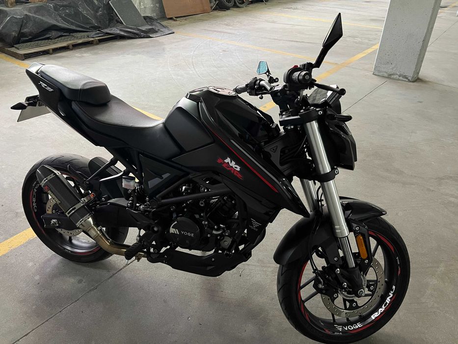 VOGE 125R 125cc - Preta / Vermelha