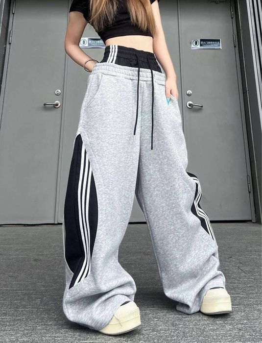 Широкі штани з лампасами тренди усі в нас