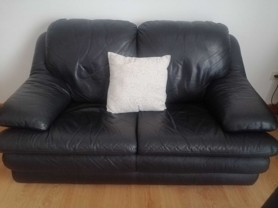 Sofás em pele pretos