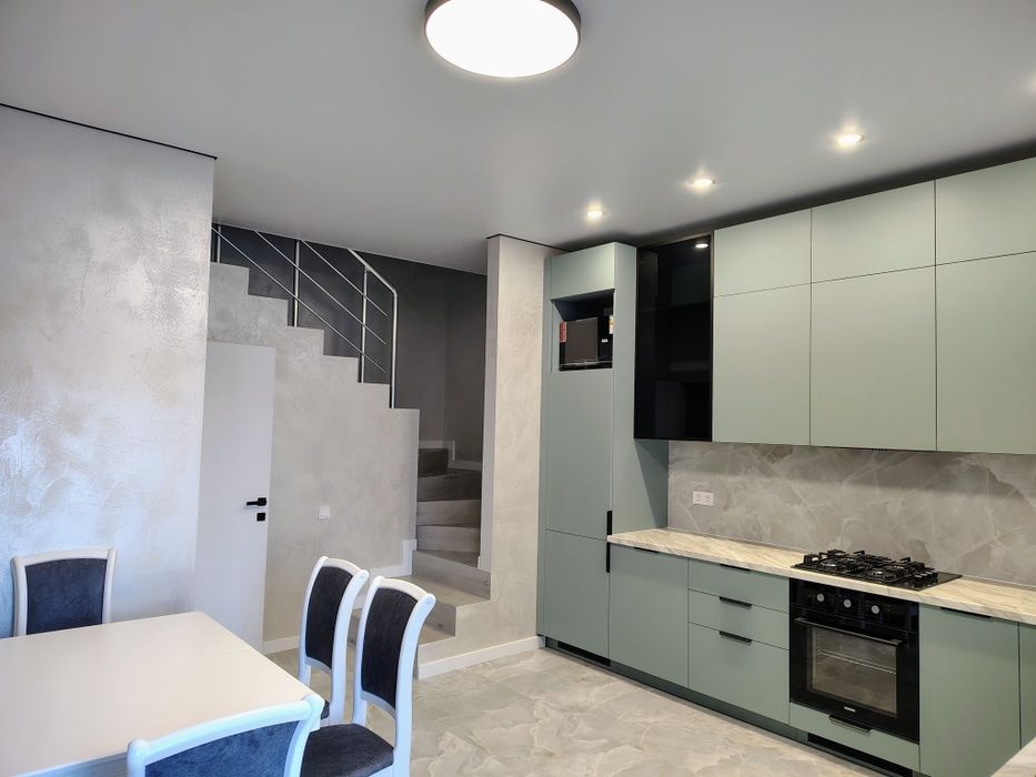 Продаж таун-хаусу з ремонтом. 10 хв від центру