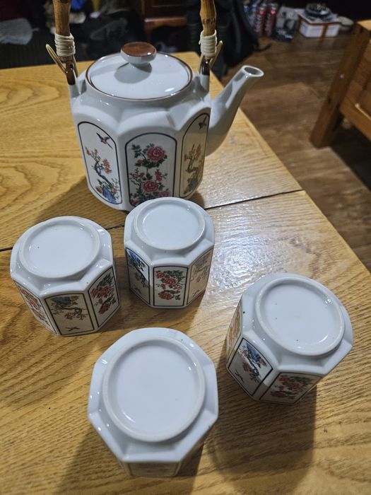 Naczynia  tułowice, wawel, szkło