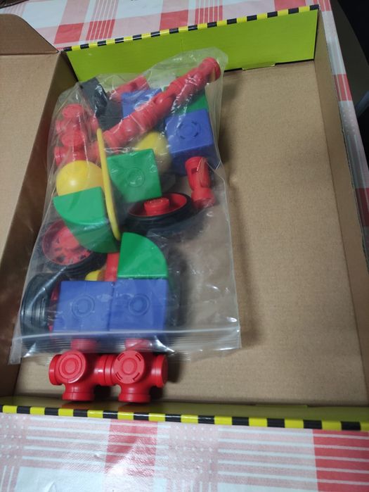 Lego magnético como novo