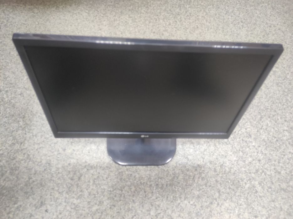 Монитор LG 20m47d-b 20", блок питания, кабель vga