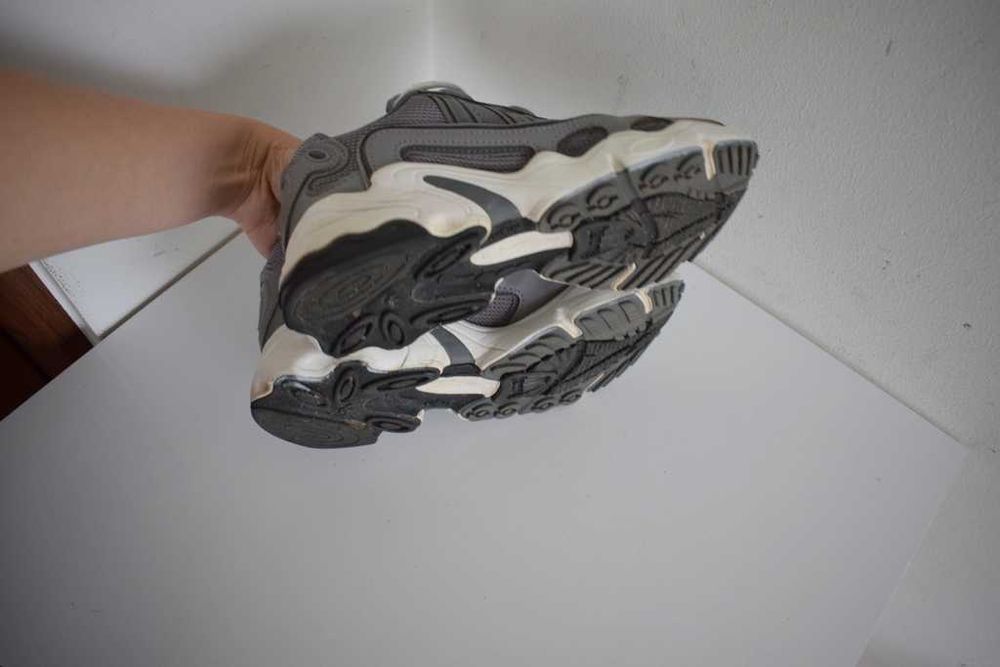 adidas Originals
OZWEEGO - Sneakersy  szare 39 1/3 buty
