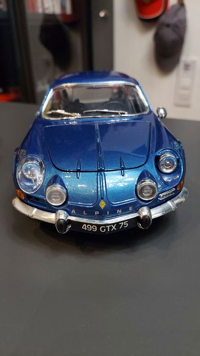 Модель  1/16 Alpine A110 Burago Italy
