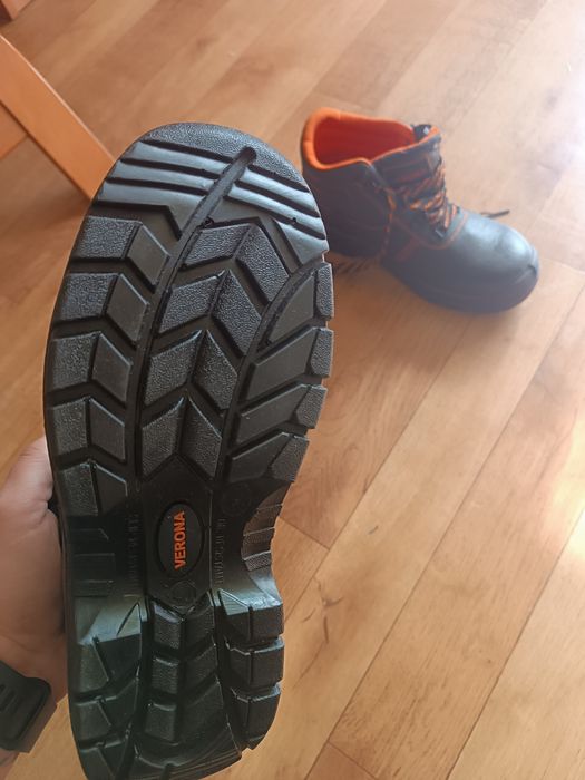 Ciuchy robocze rozm M,  buty z blachą rozm 40