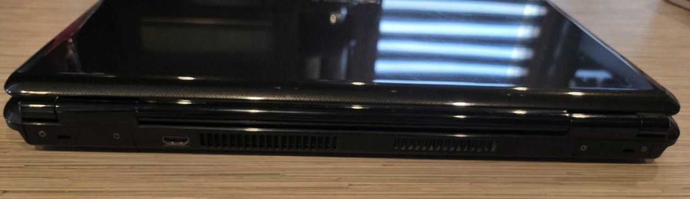 Laptop ASUS K701C 17" Intel Care 2 Duo  GeForce GT220M 4Gb RAM