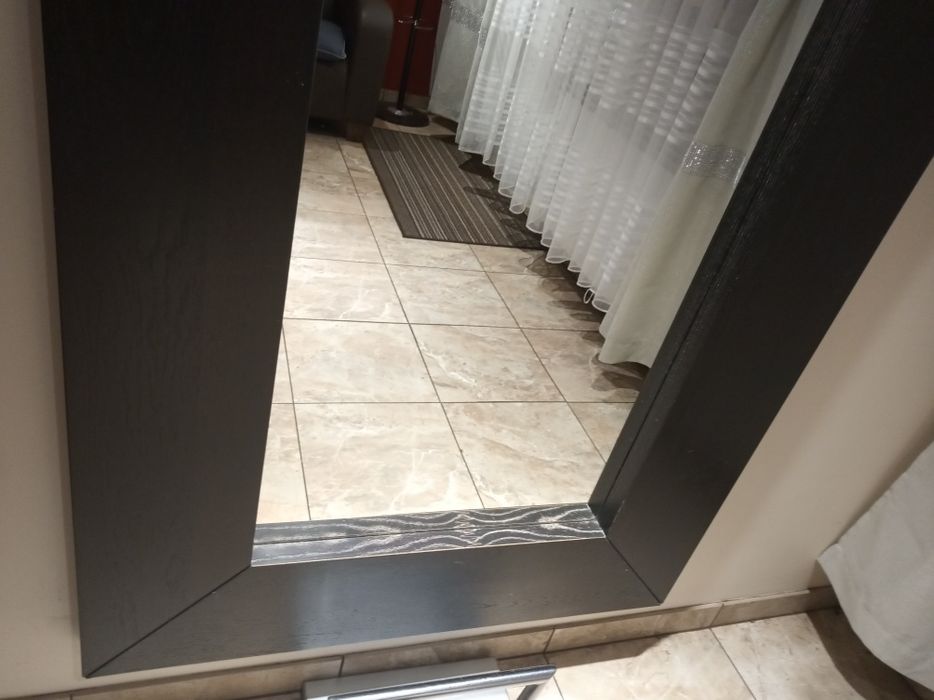 Lustro z ramą drewnianą