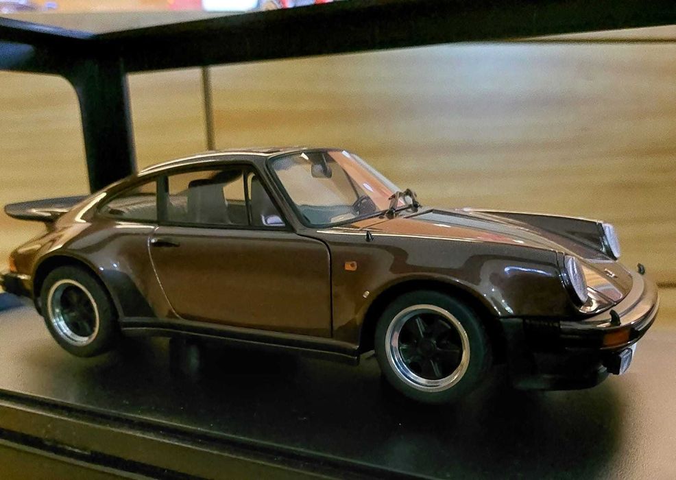 Porsche 911 (930) Turbo 3.0 Brown Copper Metallic 1976 AUTOart 1:18