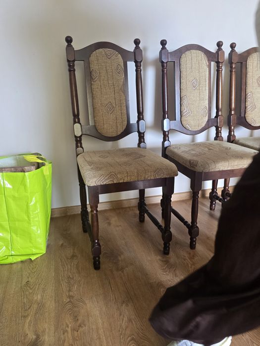 Krzesła drewniane tapicerowane