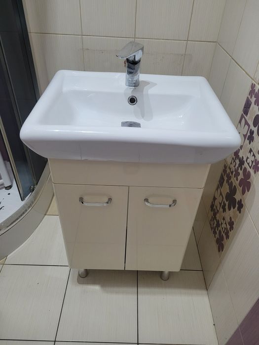 Szafka łazienkowa + umywalka + bateria