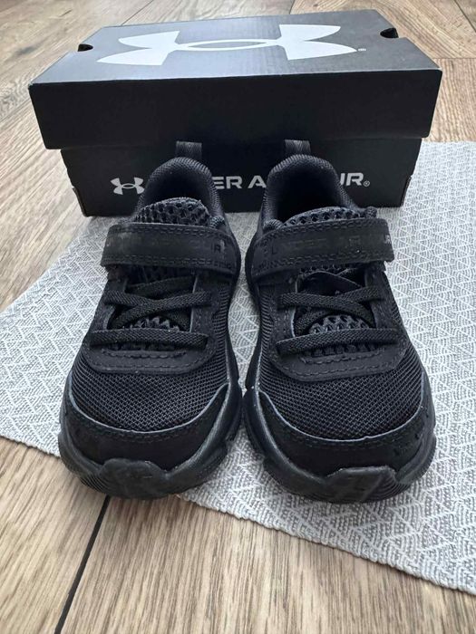 Under Armour Nowe Buty Dziecięce r. 21 rzepy BLACK Assert 10 AC